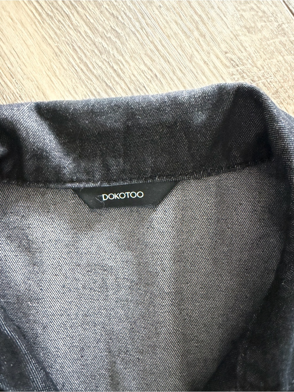 DOKOTOO Black Collared V-Neck Shift Dress - Picture 2 of 4